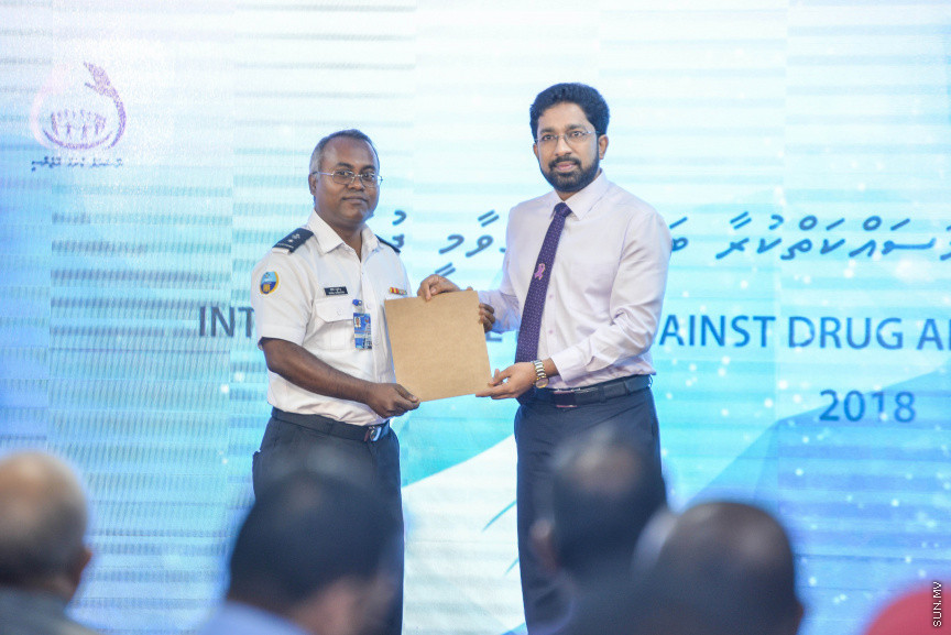 ޖުލައި 2، 2018: މަސްތުވާތަކެއްޗާ ދެކޮޅަށް މަސައްކަތްކުރާ ދުވަސް ފާހަގަކުރުމަށް އިސްލާމީ މަރުކަޒު ހޯލުގައި ބޭއްވި ޖަލާސާގެ ތެރެއިން -- ސަން ފޮޓޯ/ ފަޔާޒު މޫސާ