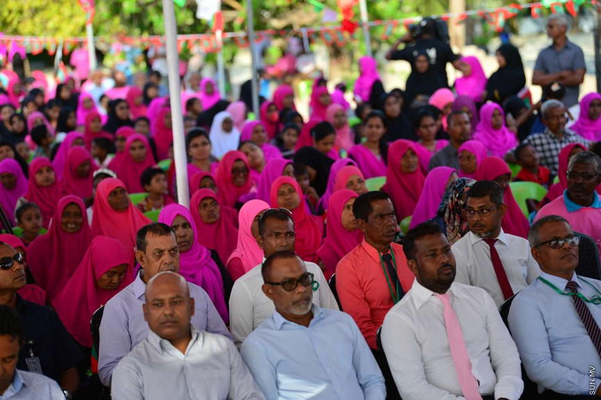 ރައީސުލްޖުމްހޫރިއްޔާ، ށ. ފުނަދޫ އެއަރޕޯޓް ބިން ހިއްކުމުގެ މަސައްކަތުގެ ނިންމުން ފާހަގަކޮށްދެއްވައި، ރަންވޭ އެޅުމުގެ މަސައްކަތް ފަށްޓަވައިދެއްވުން--- ފޮޓޯ/ ރައީސް އޮފީސް
