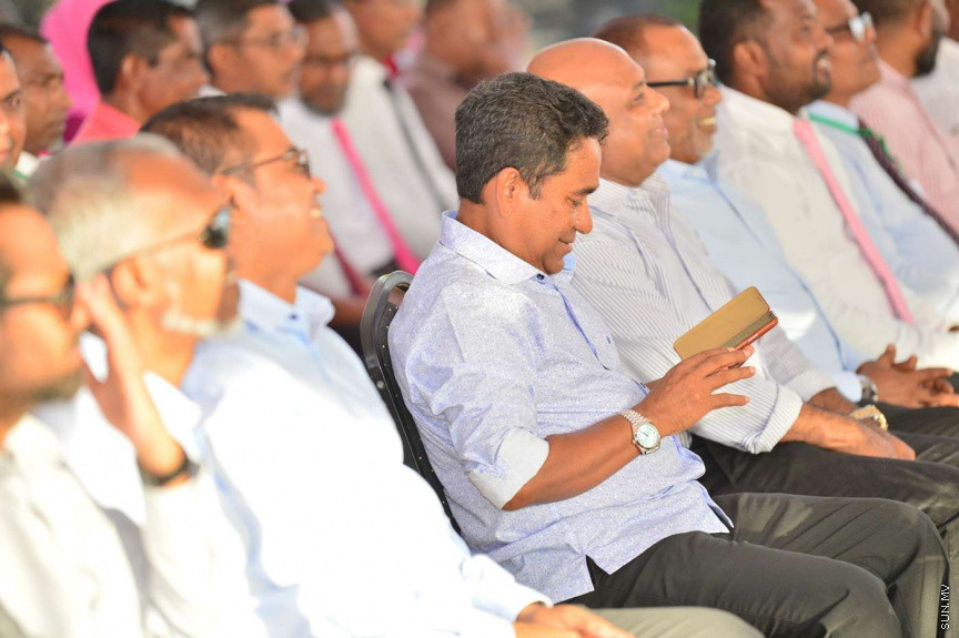 ރައީސުލްޖުމްހޫރިއްޔާ، ށ. ފުނަދޫ އެއަރޕޯޓް ބިން ހިއްކުމުގެ މަސައްކަތުގެ ނިންމުން ފާހަގަކޮށްދެއްވައި، ރަންވޭ އެޅުމުގެ މަސައްކަތް ފަށްޓަވައިދެއްވުން--- ފޮޓޯ/ ރައީސް އޮފީސް

