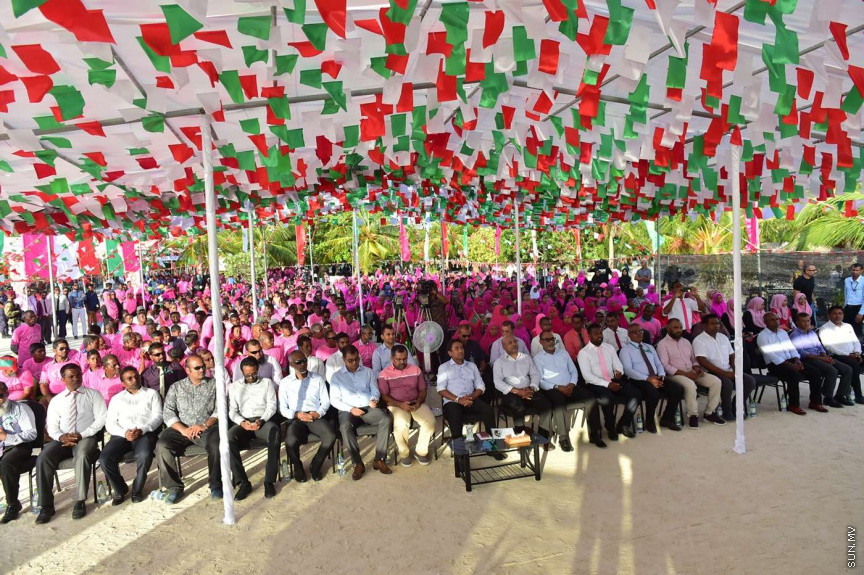 ރައީސުލްޖުމްހޫރިއްޔާ، ށ. ފުނަދޫ އެއަރޕޯޓް ބިން ހިއްކުމުގެ މަސައްކަތުގެ ނިންމުން ފާހަގަކޮށްދެއްވައި، ރަންވޭ އެޅުމުގެ މަސައްކަތް ފަށްޓަވައިދެއްވުން--- ފޮޓޯ/ ރައީސް އޮފީސް
