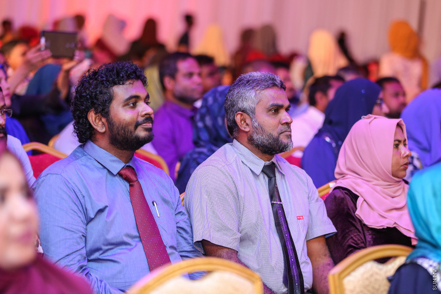 ޖުލައި 9، 2018: އޭލެވެލްގައި އެންމެ ރަނގަޅު ނަތީޖާ ހޯދާ ދަރިވަރުންގެ އަގުވަޒަން ކުރުމަށް ދަރުބާރުގޭގައި ބޭއްވި "ޓްޕް އެޗީވާސް އެވޯޑް" ހަފްލާގެ ތެރެއިން -- ސަން ފޮޓޯ/ ފަޔާޒު މޫސާ