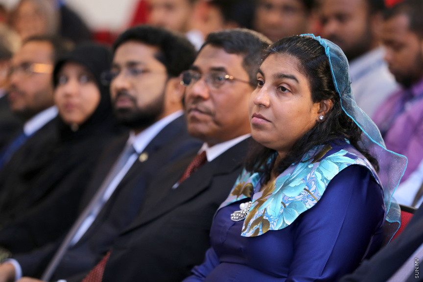 ޖުލައި 17، 2018: ހަލާލް އިންޓެނޭޝަނަލް ކޮންފަރެންސް ފެށުމަށް ގައުމީ ޔުނިވާސިޓީގައި ބޭއްވި ރަސްމިއްޔާތުގެ ތެރެއިން -- ސަން ފޮޓޯ. ފަޔާޒު މޫސާ