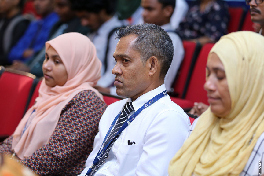 ޖުލައި 17، 2018: ހަލާލް އިންޓެނޭޝަނަލް ކޮންފަރެންސް ފެށުމަށް ގައުމީ ޔުނިވާސިޓީގައި ބޭއްވި ރަސްމިއްޔާތުގެ ތެރެއިން -- ސަން ފޮޓޯ. ފަޔާޒު މޫސާ