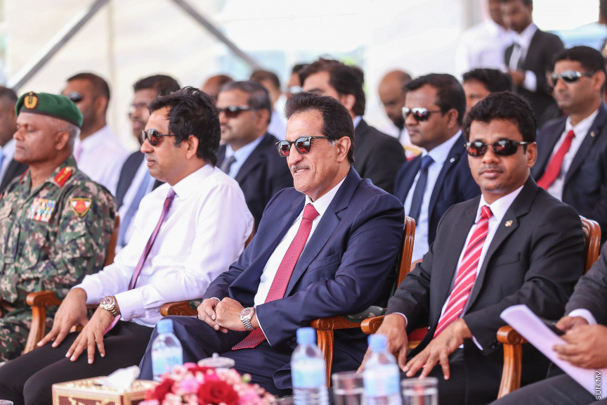 ޖުލައި 18، 2018: އުރީދޫ މޯލްޑިވްސް އިން ދިވެހި ސަރުކާރަށް ތިން ސީ އެމްބިއުލާންސް ހަދިޔާކުރުމަށް ބޭއްވި ރަސްމިއްޔާތުގެ ތެރެއިން --- ސަން ފޮޓޯ/ ފަޔާޒު މޫސާ