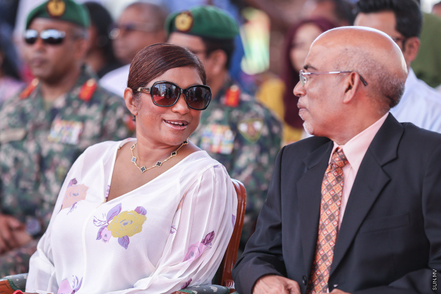ޖުލައި 18، 2018: އުރީދޫ މޯލްޑިވްސް އިން ދިވެހި ސަރުކާރަށް ތިން ސީ އެމްބިއުލާންސް ހަދިޔާކުރުމަށް ބޭއްވި ރަސްމިއްޔާތުގެ ތެރެއިން --- ސަން ފޮޓޯ/ ފަޔާޒު މޫސާ