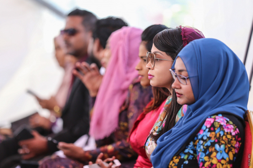 ޖުލައި 18، 2018: އުރީދޫ މޯލްޑިވްސް އިން ދިވެހި ސަރުކާރަށް ތިން ސީ އެމްބިއުލާންސް ހަދިޔާކުރުމަށް ބޭއްވި ރަސްމިއްޔާތުގެ ތެރެއިން --- ސަން ފޮޓޯ/ ފަޔާޒު މޫސާ