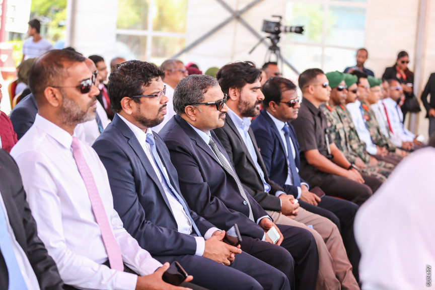 ޖުލައި 18، 2018: އުރީދޫ މޯލްޑިވްސް އިން ދިވެހި ސަރުކާރަށް ތިން ސީ އެމްބިއުލާންސް ހަދިޔާކުރުމަށް ބޭއްވި ރަސްމިއްޔާތުގެ ތެރެއިން --- ސަން ފޮޓޯ/ ފަޔާޒު މޫސާ