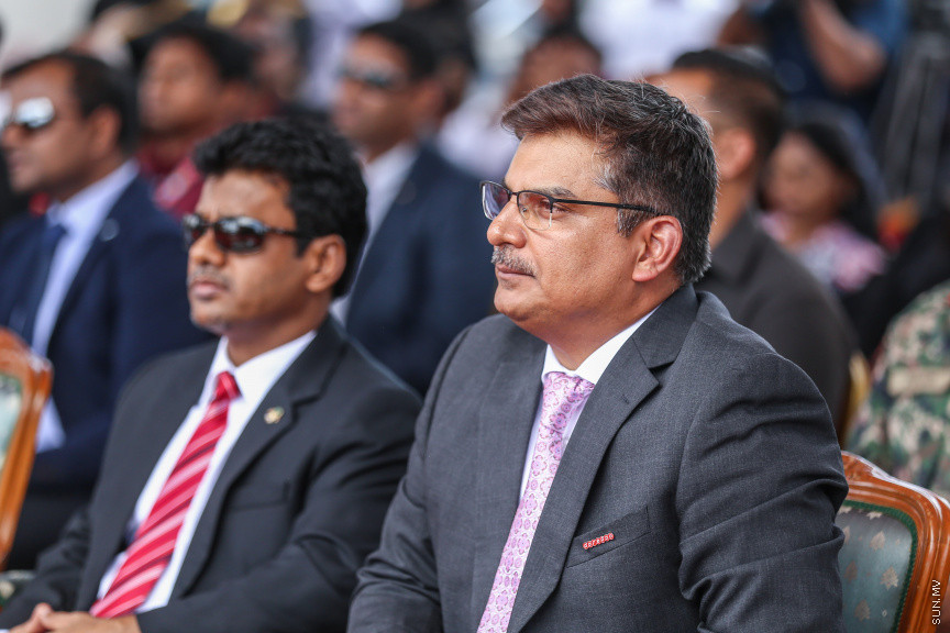ޖުލައި 18، 2018: އުރީދޫ މޯލްޑިވްސް އިން ދިވެހި ސަރުކާރަށް ތިން ސީ އެމްބިއުލާންސް ހަދިޔާކުރުމަށް ބޭއްވި ރަސްމިއްޔާތުގެ ތެރެއިން --- ސަން ފޮޓޯ/ ފަޔާޒު މޫސާ