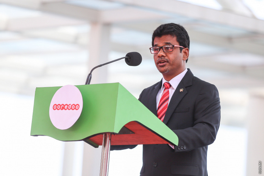 ޖުލައި 18، 2018: އުރީދޫ މޯލްޑިވްސް އިން ދިވެހި ސަރުކާރަށް ތިން ސީ އެމްބިއުލާންސް ހަދިޔާކުރުމަށް ބޭއްވި ރަސްމިއްޔާތުގެ ތެރެއިން --- ސަން ފޮޓޯ/ ފަޔާޒު މޫސާ