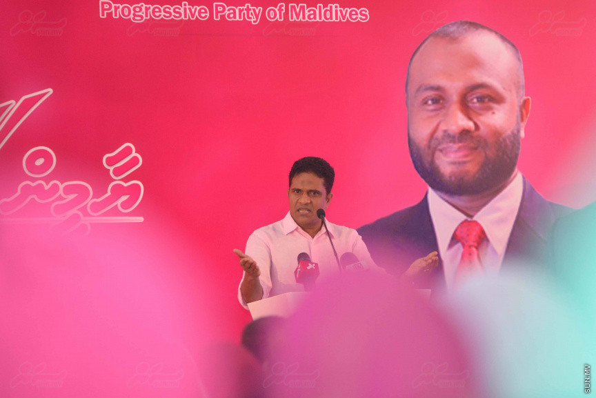 18 ޖުލައި 2018: ރައީސް ޔާމިންގެ ރަނިންމޭޓް ޑރ. މުހައްމަދު ޝަހީމް މާލޭގައި ދިރިއުޅޭ ހުވަދޫ އަތޮޅު ރައްޔިތުންނާ ބައްދަލު ކުރެއްވުމަށް  "ރުމާލު 2" ޖަގަހާގައި ބޭއްވި ހަފްލާގެ ތެރެއިން---ސަން ފޮޓޯ/ މުހައްމަދު އަފްރާހް