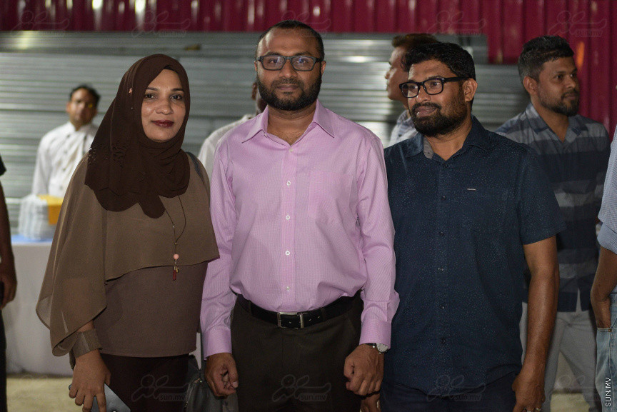 18 ޖުލައި 2018: ރައީސް ޔާމިންގެ ރަނިންމޭޓް ޑރ. މުހައްމަދު ޝަހީމް މާލޭގައި ދިރިއުޅޭ ހުވަދޫ އަތޮޅު ރައްޔިތުންނާ ބައްދަލު ކުރެއްވުމަށް  "ރުމާލު 2" ޖަގަހާގައި ބޭއްވި ހަފްލާގެ ތެރެއިން---ސަން ފޮޓޯ/ މުހައްމަދު އަފްރާހް