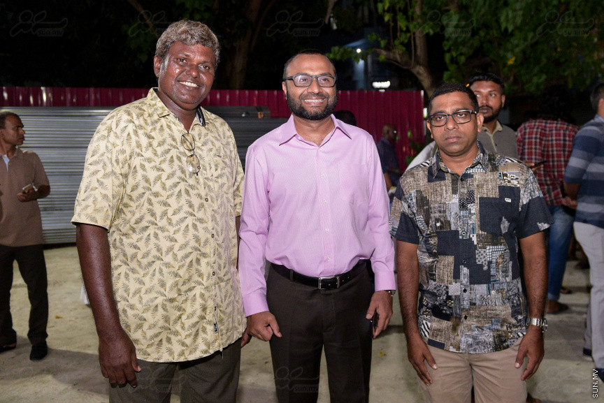 18 ޖުލައި 2018: ރައީސް ޔާމިންގެ ރަނިންމޭޓް ޑރ. މުހައްމަދު ޝަހީމް މާލޭގައި ދިރިއުޅޭ ހުވަދޫ އަތޮޅު ރައްޔިތުންނާ ބައްދަލު ކުރެއްވުމަށް  "ރުމާލު 2" ޖަގަހާގައި ބޭއްވި ހަފްލާގެ ތެރެއިން---ސަން ފޮޓޯ/ މުހައްމަދު އަފްރާހް