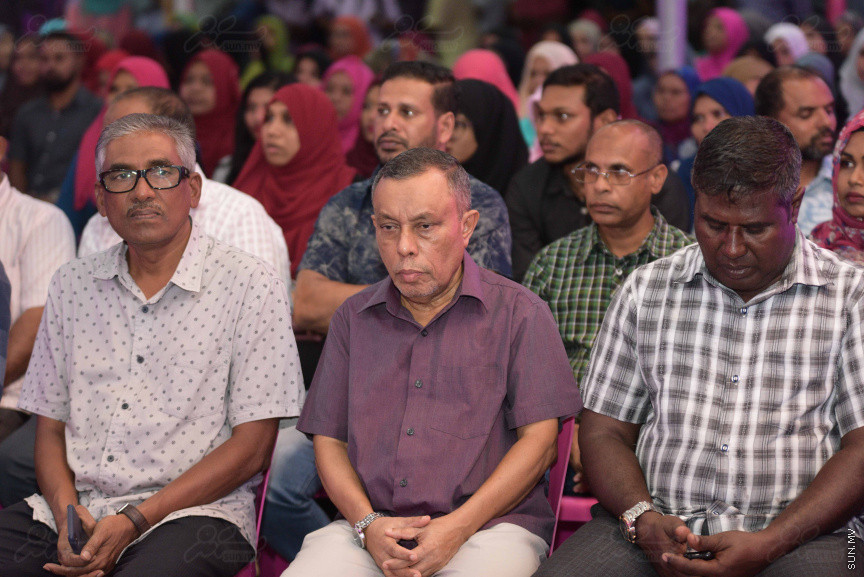 18 ޖުލައި 2018: ރައީސް ޔާމިންގެ ރަނިންމޭޓް ޑރ. މުހައްމަދު ޝަހީމް މާލޭގައި ދިރިއުޅޭ ހުވަދޫ އަތޮޅު ރައްޔިތުންނާ ބައްދަލު ކުރެއްވުމަށް  "ރުމާލު 2" ޖަގަހާގައި ބޭއްވި ހަފްލާގެ ތެރެއިން---ސަން ފޮޓޯ/ މުހައްމަދު އަފްރާހް