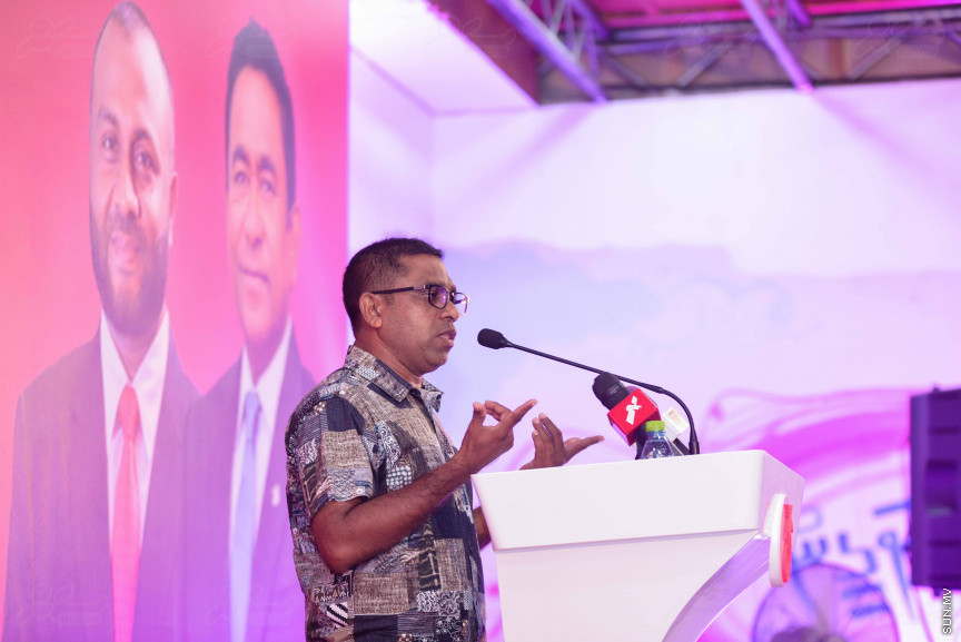 18 ޖުލައި 2018: ރައީސް ޔާމިންގެ ރަނިންމޭޓް ޑރ. މުހައްމަދު ޝަހީމް މާލޭގައި ދިރިއުޅޭ ހުވަދޫ އަތޮޅު ރައްޔިތުންނާ ބައްދަލު ކުރެއްވުމަށް  "ރުމާލު 2" ޖަގަހާގައި ބޭއްވި ހަފްލާގެ ތެރެއިން---ސަން ފޮޓޯ/ މުހައްމަދު އަފްރާހް