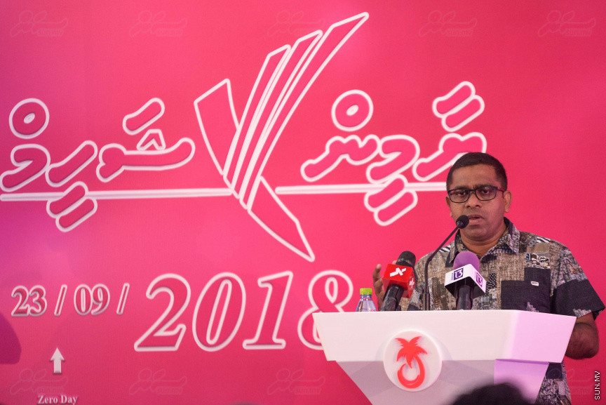 18 ޖުލައި 2018: ރައީސް ޔާމިންގެ ރަނިންމޭޓް ޑރ. މުހައްމަދު ޝަހީމް މާލޭގައި ދިރިއުޅޭ ހުވަދޫ އަތޮޅު ރައްޔިތުންނާ ބައްދަލު ކުރެއްވުމަށް  "ރުމާލު 2" ޖަގަހާގައި ބޭއްވި ހަފްލާގެ ތެރެއިން---ސަން ފޮޓޯ/ މުހައްމަދު އަފްރާހް