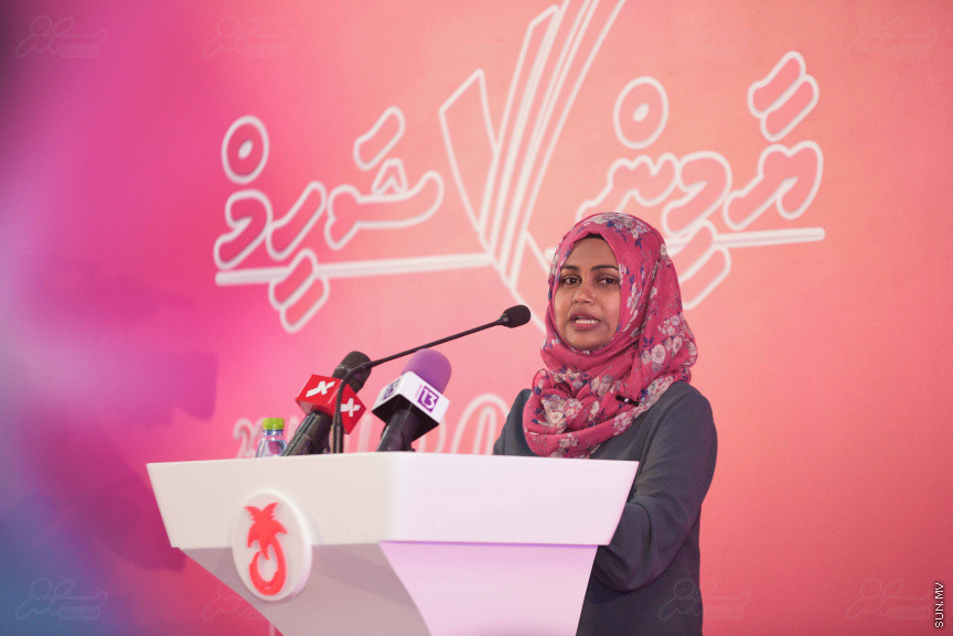 18 ޖުލައި 2018: ރައީސް ޔާމިންގެ ރަނިންމޭޓް ޑރ. މުހައްމަދު ޝަހީމް މާލޭގައި ދިރިއުޅޭ ހުވަދޫ އަތޮޅު ރައްޔިތުންނާ ބައްދަލު ކުރެއްވުމަށް  "ރުމާލު 2" ޖަގަހާގައި ބޭއްވި ހަފްލާގެ ތެރެއިން---ސަން ފޮޓޯ/ މުހައްމަދު އަފްރާހް