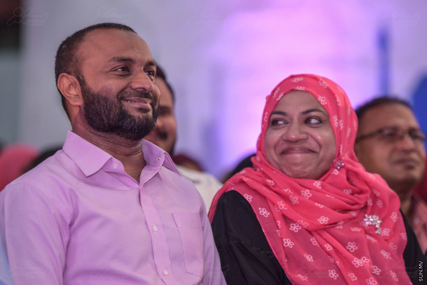 18 ޖުލައި 2018: ރައީސް ޔާމިންގެ ރަނިންމޭޓް ޑރ. މުހައްމަދު ޝަހީމް މާލޭގައި ދިރިއުޅޭ ހުވަދޫ އަތޮޅު ރައްޔިތުންނާ ބައްދަލު ކުރެއްވުމަށް  "ރުމާލު 2" ޖަގަހާގައި ބޭއްވި ހަފްލާގެ ތެރެއިން---ސަން ފޮޓޯ/ މުހައްމަދު އަފްރާހް