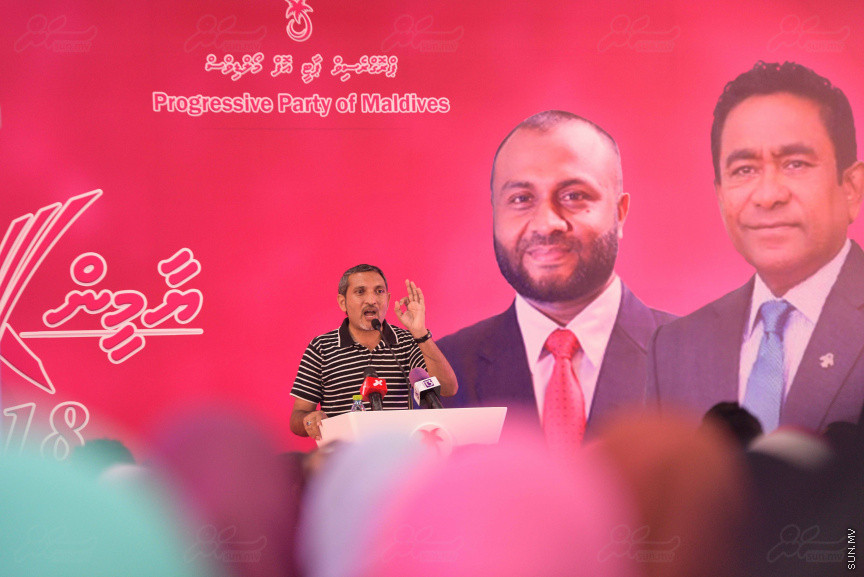 18 ޖުލައި 2018: ރައީސް ޔާމިންގެ ރަނިންމޭޓް ޑރ. މުހައްމަދު ޝަހީމް މާލޭގައި ދިރިއުޅޭ ހުވަދޫ އަތޮޅު ރައްޔިތުންނާ ބައްދަލު ކުރެއްވުމަށް  "ރުމާލު 2" ޖަގަހާގައި ބޭއްވި ހަފްލާގެ ތެރެއިން---ސަން ފޮޓޯ/ މުހައްމަދު އަފްރާހް