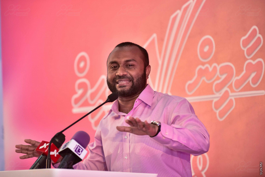18 ޖުލައި 2018: ރައީސް ޔާމިންގެ ރަނިންމޭޓް ޑރ. މުހައްމަދު ޝަހީމް މާލޭގައި ދިރިއުޅޭ ހުވަދޫ އަތޮޅު ރައްޔިތުންނާ ބައްދަލު ކުރެއްވުމަށް  "ރުމާލު 2" ޖަގަހާގައި ބޭއްވި ހަފްލާގެ ތެރެއިން---ސަން ފޮޓޯ/ މުހައްމަދު އަފްރާހް