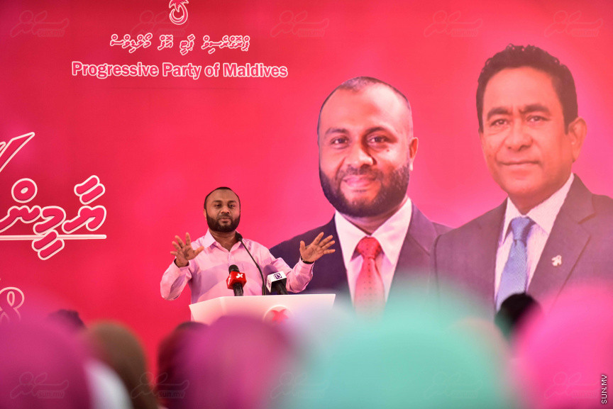 18 ޖުލައި 2018: ރައީސް ޔާމިންގެ ރަނިންމޭޓް ޑރ. މުހައްމަދު ޝަހީމް މާލޭގައި ދިރިއުޅޭ ހުވަދޫ އަތޮޅު ރައްޔިތުންނާ ބައްދަލު ކުރެއްވުމަށް  "ރުމާލު 2" ޖަގަހާގައި ބޭއްވި ހަފްލާގެ ތެރެއިން---ސަން ފޮޓޯ/ މުހައްމަދު އަފްރާހް