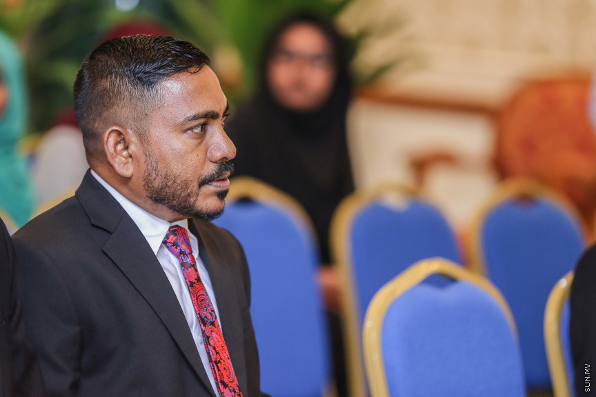 ޖުލައި 24، 2018: މުހައްމަދު ފައިސަލް އާއި ހުސައިން ޝަހީދު ހައި ކޯޓުގެ ފަނޑިޔާރު ކަމުގެ ހުވާކުރުމަށް ބޭއްވި ރަސްމިއްޔާތުގެ ތެރެއިން --- ސަން ފޮޓޯ/ ފަޔާޒު މޫސާ