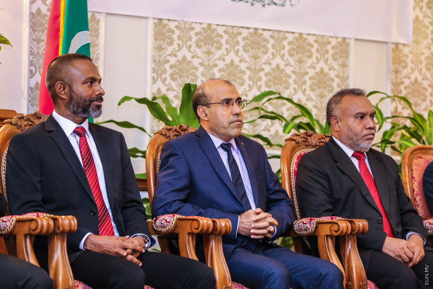 ޖުލައި 24، 2018: މުހައްމަދު ފައިސަލް އާއި ހުސައިން ޝަހީދު ހައި ކޯޓުގެ ފަނޑިޔާރު ކަމުގެ ހުވާކުރުމަށް ބޭއްވި ރަސްމިއްޔާތުގެ ތެރެއިން --- ސަން ފޮޓޯ/ ފަޔާޒު މޫސާ