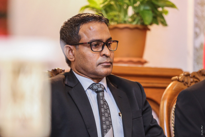 ޖުލައި 24، 2018: މުހައްމަދު ފައިސަލް އާއި ހުސައިން ޝަހީދު ހައި ކޯޓުގެ ފަނޑިޔާރު ކަމުގެ ހުވާކުރުމަށް ބޭއްވި ރަސްމިއްޔާތުގެ ތެރެއިން --- ސަން ފޮޓޯ/ ފަޔާޒު މޫސާ