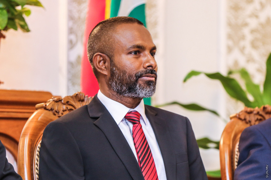 ޖުލައި 24، 2018: މުހައްމަދު ފައިސަލް އާއި ހުސައިން ޝަހީދު ހައި ކޯޓުގެ ފަނޑިޔާރު ކަމުގެ ހުވާކުރުމަށް ބޭއްވި ރަސްމިއްޔާތުގެ ތެރެއިން --- ސަން ފޮޓޯ/ ފަޔާޒު މޫސާ