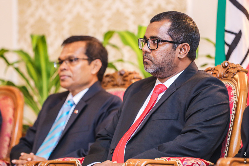 ޖުލައި 24، 2018: މުހައްމަދު ފައިސަލް އާއި ހުސައިން ޝަހީދު ހައި ކޯޓުގެ ފަނޑިޔާރު ކަމުގެ ހުވާކުރުމަށް ބޭއްވި ރަސްމިއްޔާތުގެ ތެރެއިން --- ސަން ފޮޓޯ/ ފަޔާޒު މޫސާ