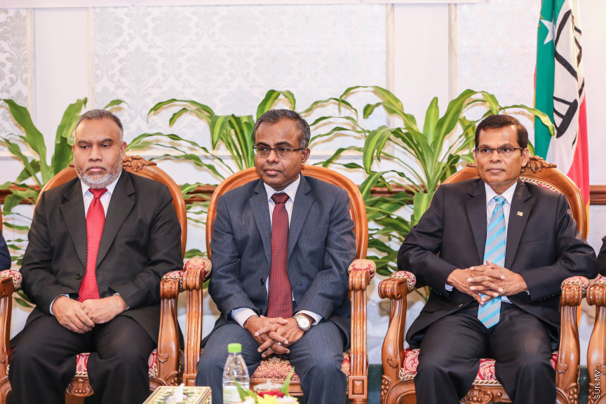 ޖުލައި 24، 2018: މުހައްމަދު ފައިސަލް އާއި ހުސައިން ޝަހީދު ހައި ކޯޓުގެ ފަނޑިޔާރު ކަމުގެ ހުވާކުރުމަށް ބޭއްވި ރަސްމިއްޔާތުގެ ތެރެއިން --- ސަން ފޮޓޯ/ ފަޔާޒު މޫސާ