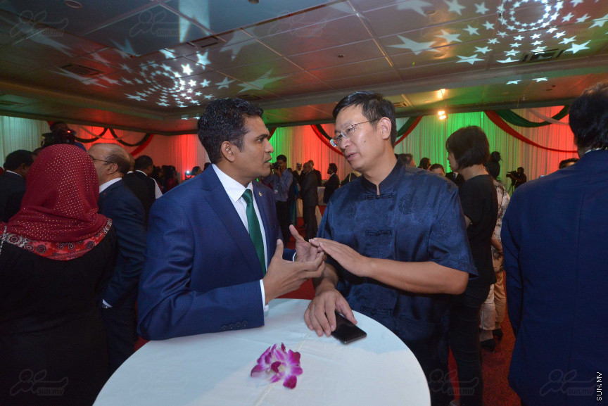 25 ޖުލައި 2018: ދިވެހި ރާއްޖޭގެ 53 ވަނަ މިނިވަންދުވަހުގެ ރަސްމީ ބައްދަލުވުމުގެ ތެރެއިން---ސަން ފޮޓޯ/ މުހައްމަދު އަފްރާހް