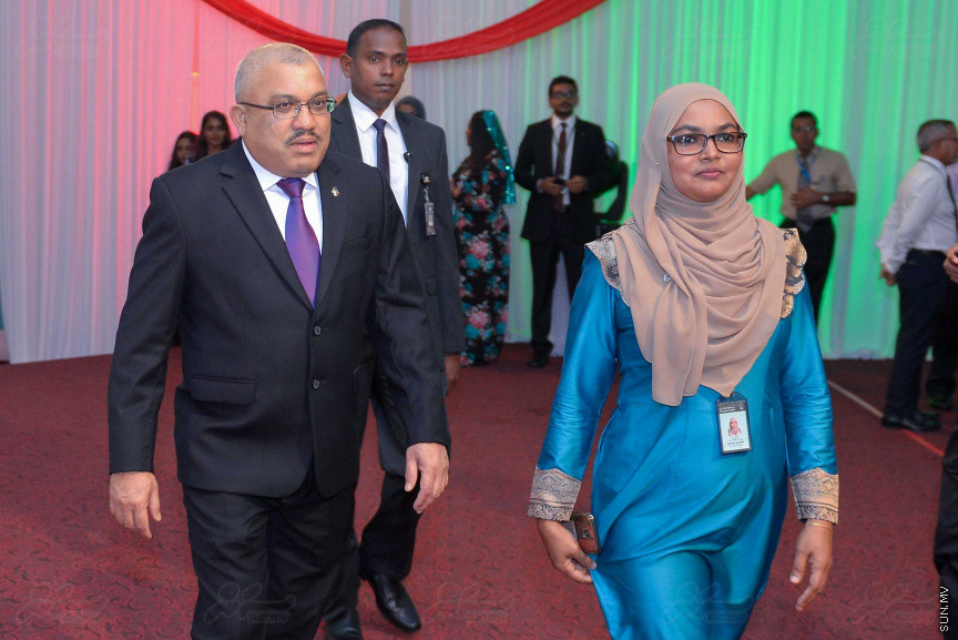 25 ޖުލައި 2018: ދިވެހި ރާއްޖޭގެ 53 ވަނަ މިނިވަންދުވަހުގެ ރަސްމީ ބައްދަލުވުމުގެ ތެރެއިން---ސަން ފޮޓޯ/ މުހައްމަދު އަފްރާހް