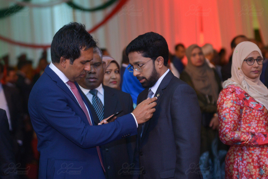 25 ޖުލައި 2018: ދިވެހި ރާއްޖޭގެ 53 ވަނަ މިނިވަންދުވަހުގެ ރަސްމީ ބައްދަލުވުމުގެ ތެރެއިން---ސަން ފޮޓޯ/ މުހައްމަދު އަފްރާހް