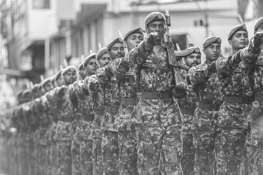 ޖުލައި 29، 2018: މިނިވަން ދުވަހުގެ މުނާސަބަތުގައި އެމްއެންޑީއެފް އާއި ސްކޫލުތަށް ގުޅިގެން މާލޭގައި ބޭއްވި ޕެރޭޑުގެ ތެރެއިން -- ސަން ފޮޓޯ/ ފަޔާޒު މޫސާ