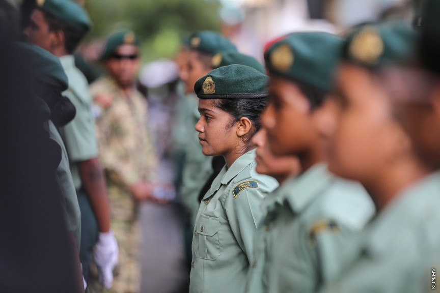ޖުލައި 29، 2018: މިނިވަން ދުވަހުގެ މުނާސަބަތުގައި އެމްއެންޑީއެފް އާއި ސްކޫލުތަށް ގުޅިގެން މާލޭގައި ބޭއްވި ޕެރޭޑުގެ ތެރެއިން -- ސަން ފޮޓޯ/ ފަޔާޒު މޫސާ