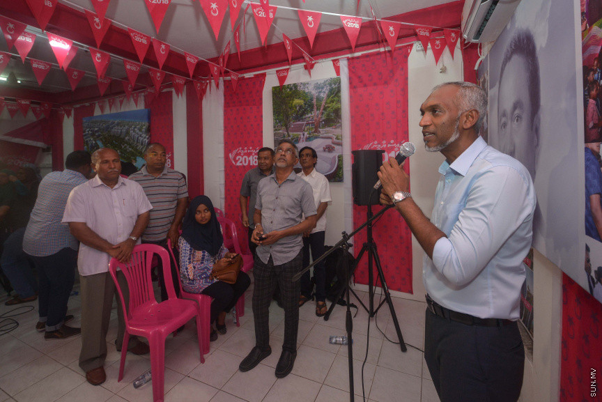  ޖުލައި 30, 2018: ސެޕްޓެެމްބަރު މަހު ބޭއްވުމަށް ހަމަޖެހިފައިވާ ރިޔާސީ އިންތިހާބުގެ ކެމްޕެއިން ހަރަކާތްތަށް ހިންގުމަށް  ވެރިކަން ކުރާ ޕާޓީ، ޕިޕީއެމް އިން "ނަޔާ-2" ނަމުގައި މައްޗަންގޮޅީގައި ޖަގަހައެއް ހުޅުވުމަށް ބޭއްވި ހަފްލާގެ ތެރެއިން---ސަން ފޮޓޯ/ މުހައްމަދުު އަފްރާހް 