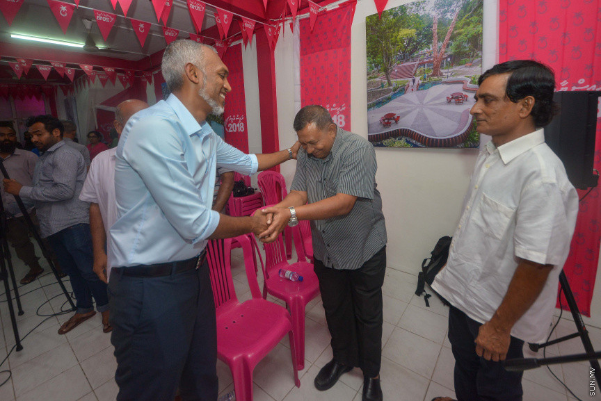  ޖުލައި 30, 2018: ސެޕްޓެެމްބަރު މަހު ބޭއްވުމަށް ހަމަޖެހިފައިވާ ރިޔާސީ އިންތިހާބުގެ ކެމްޕެއިން ހަރަކާތްތަށް ހިންގުމަށް  ވެރިކަން ކުރާ ޕާޓީ، ޕިޕީއެމް އިން "ނަޔާ-2" ނަމުގައި މައްޗަންގޮޅީގައި ޖަގަހައެއް ހުޅުވުމަށް ބޭއްވި ހަފްލާގެ ތެރެއިން---ސަން ފޮޓޯ/ މުހައްމަދުު އަފްރާހް 