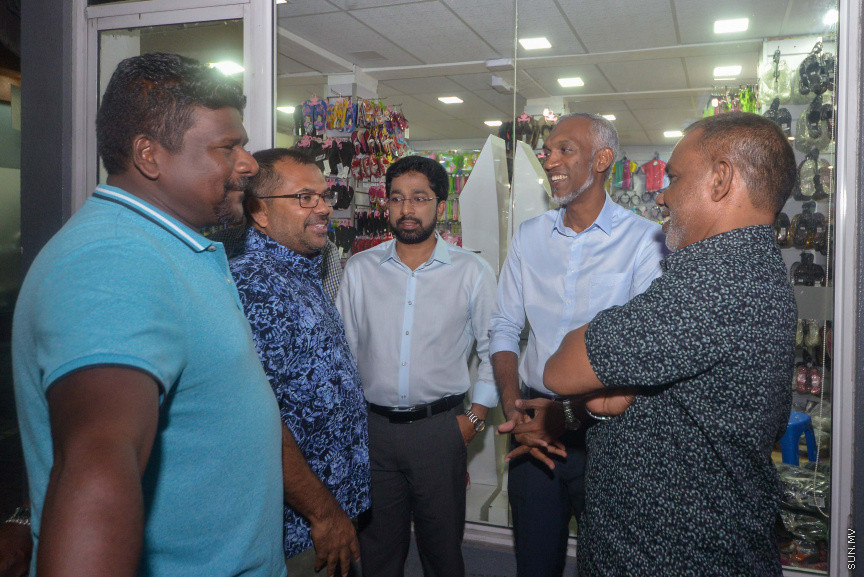  ޖުލައި 30, 2018: ސެޕްޓެެމްބަރު މަހު ބޭއްވުމަށް ހަމަޖެހިފައިވާ ރިޔާސީ އިންތިހާބުގެ ކެމްޕެއިން ހަރަކާތްތަށް ހިންގުމަށް  ވެރިކަން ކުރާ ޕާޓީ، ޕިޕީއެމް އިން "ނަޔާ-2" ނަމުގައި މައްޗަންގޮޅީގައި ޖަގަހައެއް ހުޅުވުމަށް ބޭއްވި ހަފްލާގެ ތެރެއިން---ސަން ފޮޓޯ/ މުހައްމަދުު އަފްރާހް 