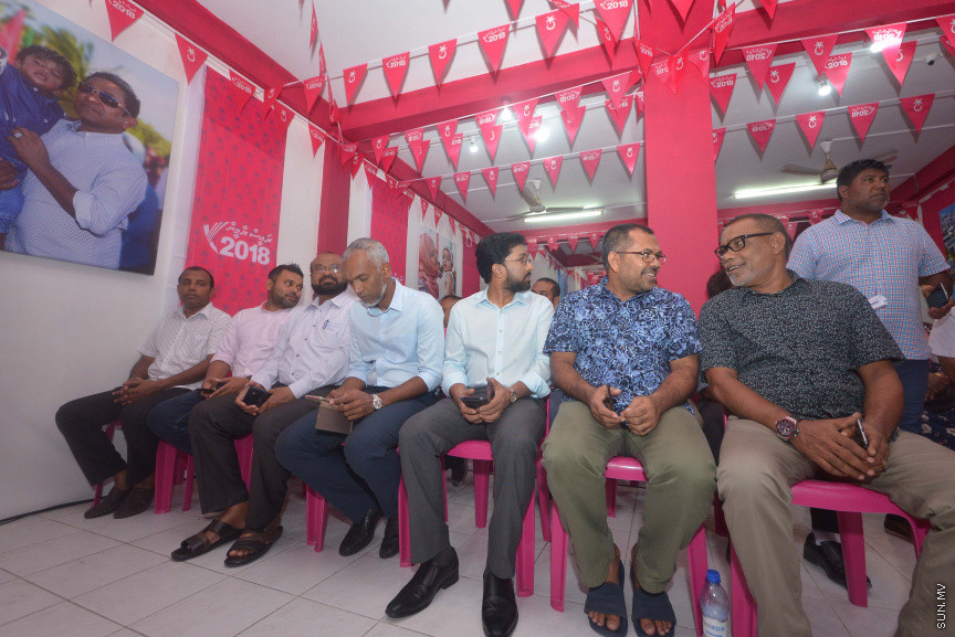  ޖުލައި 30, 2018: ސެޕްޓެެމްބަރު މަހު ބޭއްވުމަށް ހަމަޖެހިފައިވާ ރިޔާސީ އިންތިހާބުގެ ކެމްޕެއިން ހަރަކާތްތަށް ހިންގުމަށް  ވެރިކަން ކުރާ ޕާޓީ، ޕިޕީއެމް އިން "ނަޔާ-2" ނަމުގައި މައްޗަންގޮޅީގައި ޖަގަހައެއް ހުޅުވުމަށް ބޭއްވި ހަފްލާގެ ތެރެއިން---ސަން ފޮޓޯ/ މުހައްމަދުު އަފްރާހް 