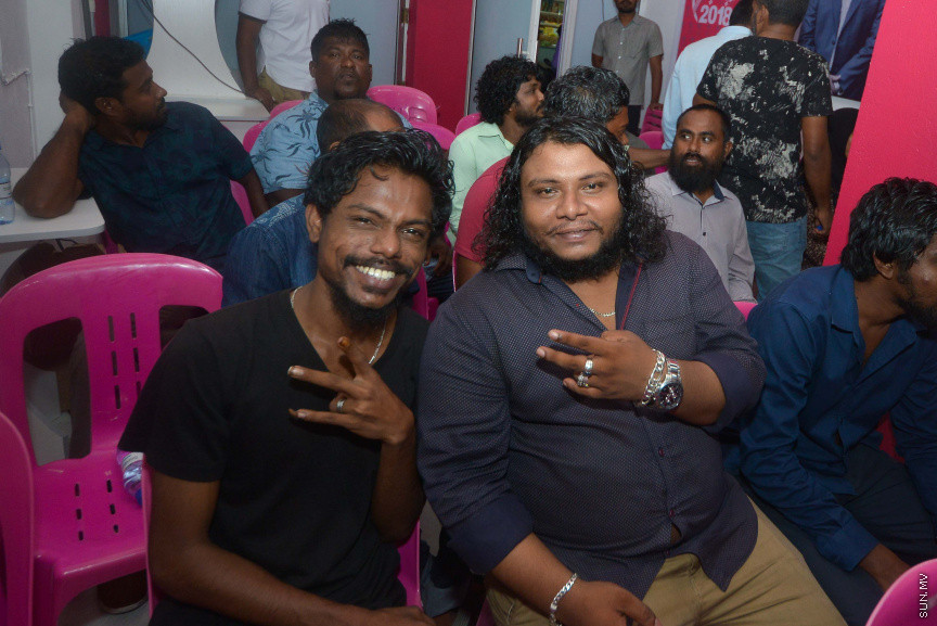  ޖުލައި 30, 2018: ސެޕްޓެެމްބަރު މަހު ބޭއްވުމަށް ހަމަޖެހިފައިވާ ރިޔާސީ އިންތިހާބުގެ ކެމްޕެއިން ހަރަކާތްތަށް ހިންގުމަށް  ވެރިކަން ކުރާ ޕާޓީ، ޕިޕީއެމް އިން "ނަޔާ-2" ނަމުގައި މައްޗަންގޮޅީގައި ޖަގަހައެއް ހުޅުވުމަށް ބޭއްވި ހަފްލާގެ ތެރެއިން---ސަން ފޮޓޯ/ މުހައްމަދުު އަފްރާހް 