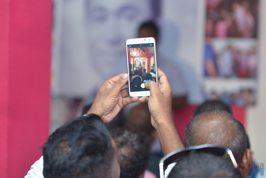  ޖުލައި 30, 2018: ސެޕްޓެެމްބަރު މަހު ބޭއްވުމަށް ހަމަޖެހިފައިވާ ރިޔާސީ އިންތިހާބުގެ ކެމްޕެއިން ހަރަކާތްތަށް ހިންގުމަށް  ވެރިކަން ކުރާ ޕާޓީ، ޕިޕީއެމް އިން "ނަޔާ-2" ނަމުގައި މައްޗަންގޮޅީގައި ޖަގަހައެއް ހުޅުވުމަށް ބޭއްވި ހަފްލާގެ ތެރެއިން---ސަން ފޮޓޯ/ މުހައްމަދުު އަފްރާހް 