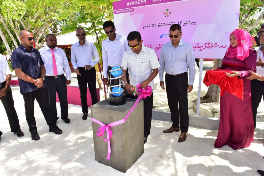 އޮގަސްޓް 8، 2018: ރައީސް ޔާމީން ގއ. ކޮލަމާފުށީގައި ޤާއިމްކޮށްފައިވާ ފެނާއި ނަރުދަމާގެ ޚިދުމަތް ރަސްމީކޮށް ފައްޓަވައިދެއްވުން -- ފޮޓޯ/ ރައީސް އޮފީސް