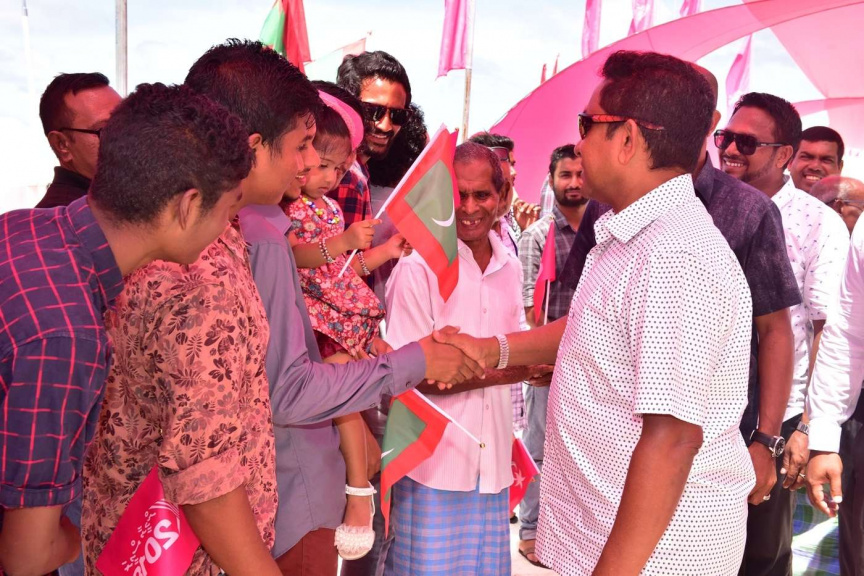 އޮގަސްޓް 8، 2018: ރައީސް ޔާމީން ގއ. ކޮލަމާފުށީގައި ޤާއިމްކޮށްފައިވާ ފެނާއި ނަރުދަމާގެ ޚިދުމަތް ރަސްމީކޮށް ފައްޓަވައިދެއްވުން -- ފޮޓޯ/ ރައީސް އޮފީސް
