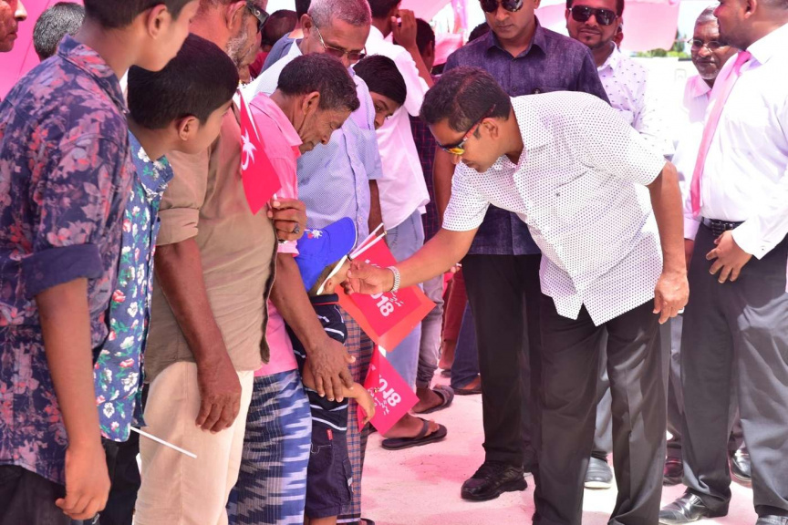 އޮގަސްޓް 8، 2018: ރައީސް ޔާމީން ގއ. ކޮލަމާފުށީގައި ޤާއިމްކޮށްފައިވާ ފެނާއި ނަރުދަމާގެ ޚިދުމަތް ރަސްމީކޮށް ފައްޓަވައިދެއްވުން -- ފޮޓޯ/ ރައީސް އޮފީސް