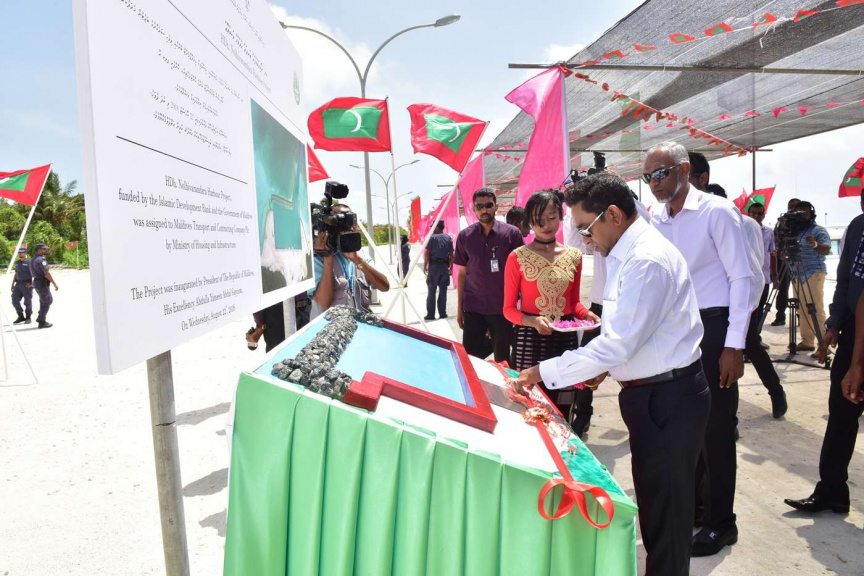 ރައީސް ނޮޅިވަރަންފަރު ބަނދަރު ހުޅުވައި   ދެއްވުން