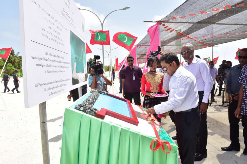 ރައީސް ނޮޅިވަރަންފަރު ބަނދަރު ހުޅުވައި   ދެއްވުން