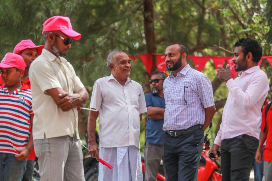 ރަަައީސުލް ޖުމްޙޫރިއްޔާގެ  ރަނިންމޭޓް ޑރ. މުޙައްމަދު ޝަހީމް ޢަލީ ސަޢީދު ލ. އަތޮޅައް ކުރަށްވާ ދަތުރުގެ ތެރެއިން ރައްޔިތުންނާއި ބަައްދަލުކުރުން --- ފޮޓޯ / ޕީޕީއެމް