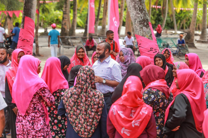ރަަައީސުލް ޖުމްޙޫރިއްޔާގެ  ރަނިންމޭޓް ޑރ. މުޙައްމަދު ޝަހީމް ޢަލީ ސަޢީދު ލ. އަތޮޅައް ކުރަށްވާ ދަތުރުގެ ތެރެއިން ރައްޔިތުންނާއި ބަައްދަލުކުރުން --- ފޮޓޯ / ޕީޕީއެމް