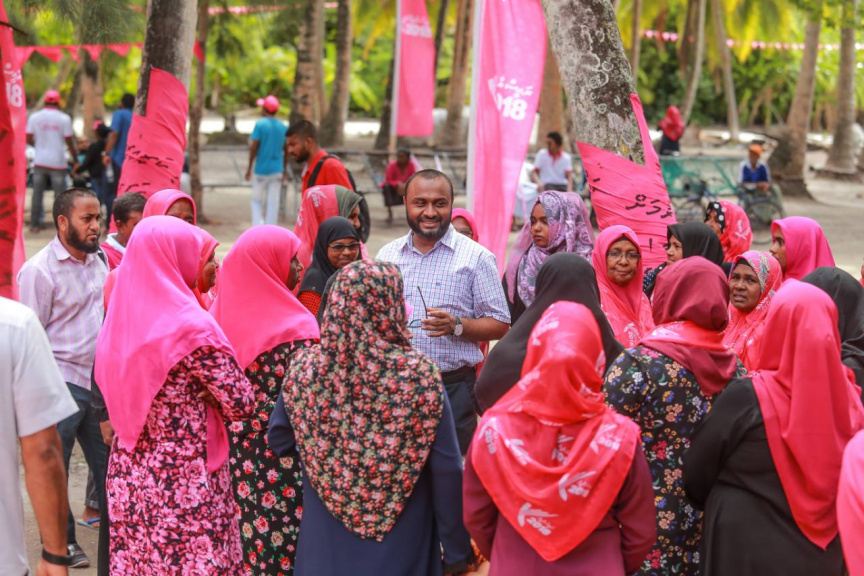 ރަަައީސުލް ޖުމްޙޫރިއްޔާގެ  ރަނިންމޭޓް ޑރ. މުޙައްމަދު ޝަހީމް ޢަލީ ސަޢީދު ލ. އަތޮޅައް ކުރަށްވާ ދަތުރުގެ ތެރެއިން ރައްޔިތުންނާއި ބަައްދަލުކުރުން --- ފޮޓޯ / ޕީޕީއެމް