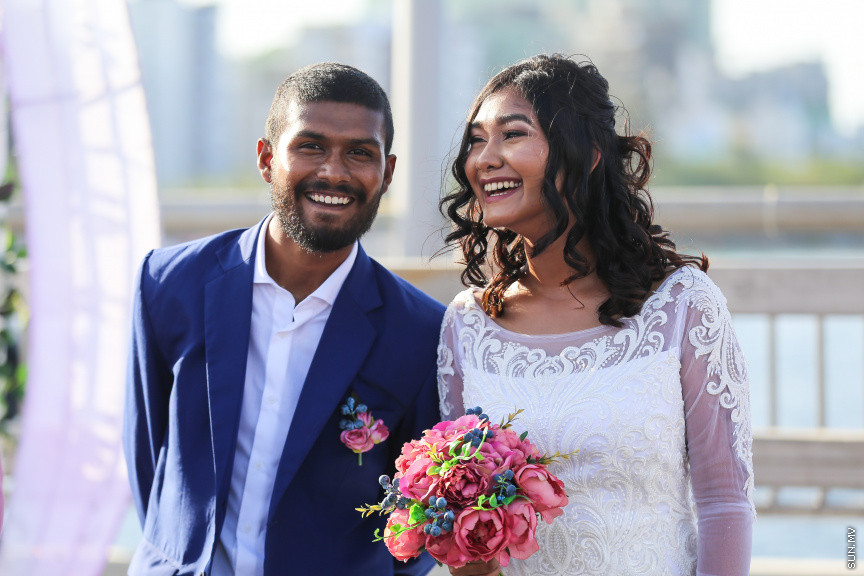 އޮގަސްޓް 31، 2018: މާލެއާއި ހުޅުލެ ގުޅާލާ ބުރިޖު (ސިނަމާލެ ބުރިޖު) މަތީ ކުރެވުނު ކައިވެނި ޕާޓީތަކުގެ ތެރެއިން -- ސަން ފޮޓޯ/ ފަޔާޒު މޫސާ